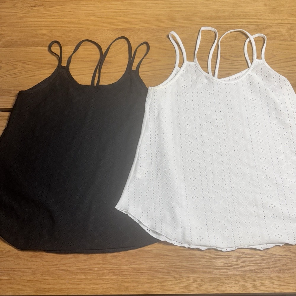 Set Of Women's Black & White Tank Tops - Size Small